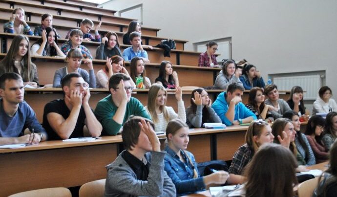 Ali məktəblərin akkreditasiya qaydaları dəyişdirildi