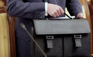 Nazirin yüksək vəzifə verdiyi məmur məşhur polkovnikin qardaşı oğludur – FOTO