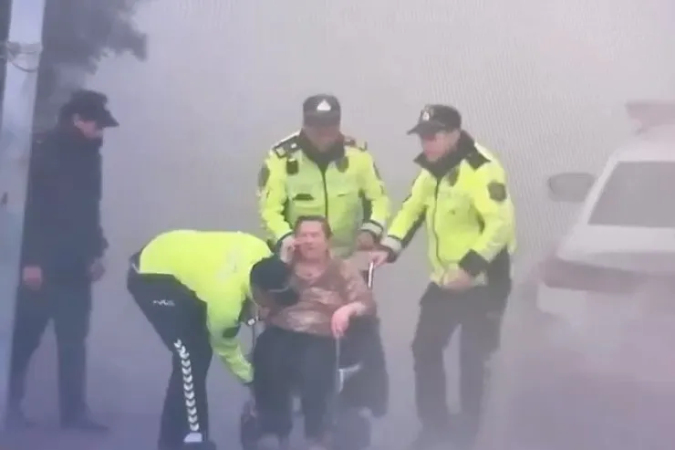 Bakıda qadın yanğından belə xilas edildi – VİDEO