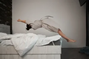 İnsan yuxuda niyə yıxıldığını hiss edir? – ELMİ İZAH