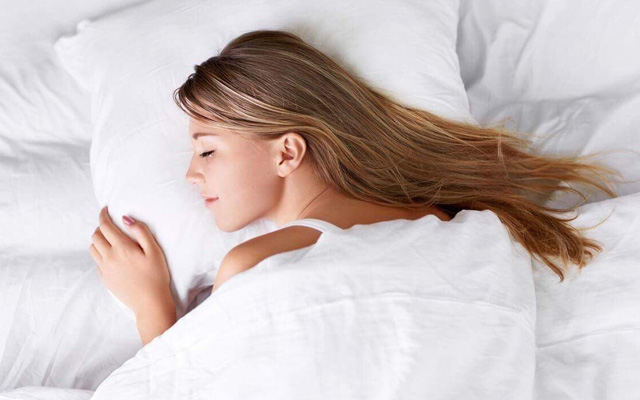 Tez yuxuya getməyinizə kömək edəcək 6 SADƏ VƏRDİŞ