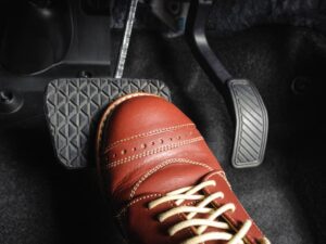 Əyləc pedalı boşaldıqda nə etməli? – Sürücülərə VACİB TÖVSİYƏLƏR