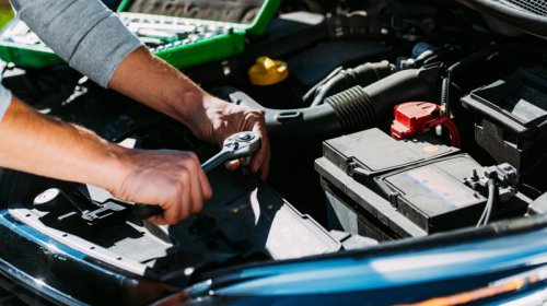 Maşında akkumulyator niyə ölür və çıxış yolu nədir?