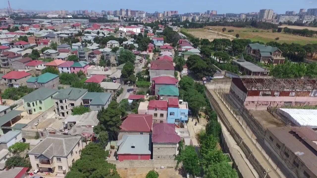 Bakının bu ərazilərindəki tikililər köçürüləcək – RƏSMİ