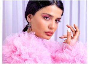 Azərbaycanlı müğənni ayaqqabısının qiyməti və ölçüsü ilə günəm oldu – VİDEO