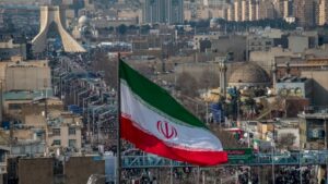 Bayraqlar endirildi, avtomobillər əzildi: İranda vəziyyət KRİTİK HƏDDƏ