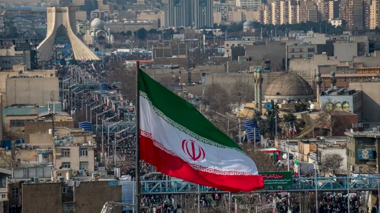 Bayraqlar endirildi, avtomobillər əzildi: İranda vəziyyət KRİTİK HƏDDƏ