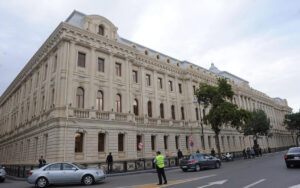 Bu məktəbi polis qoruyacaq – Niyə?