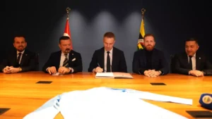 “Beşiktaş”dan ayrılan Mert Günok “Fənərbaxça” ilə razılaşdı