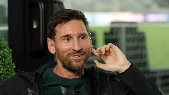 “Yoldaşım evdə futbol oynamağımıza icazə vermir” – Messi