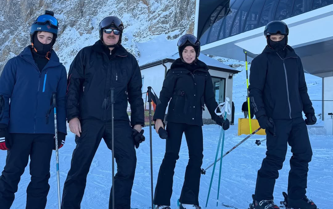 Prezident nəvələri ilə Şahdağda xizək sürdü – FOTO