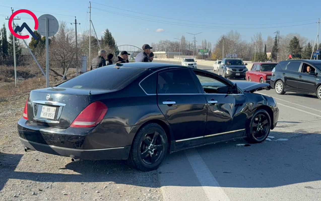 Ucarda “Nissan” aşdı – İki qadın xəsarət aldı