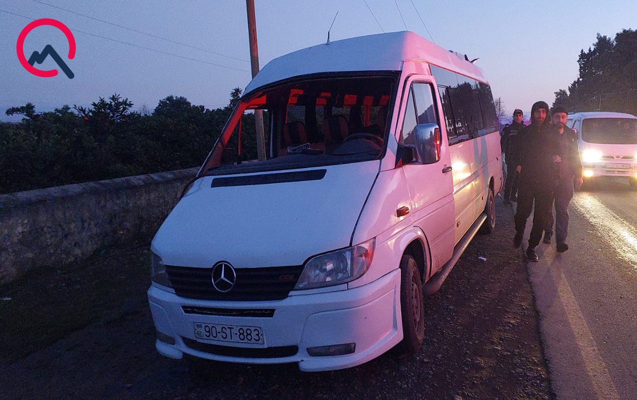 Astarada mikroavtobus aşdı: ölən və yaralananlar var – FOTO