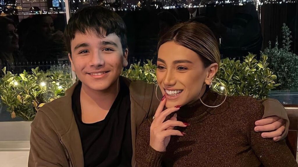 Röyanın oğlu 3 nüfuzlu ali məktəbə birdən qəbul olundu