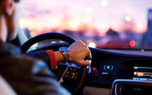 Sükanı buraxanda avtomobil niyə sağa və ya sola çəkir? – Sürücülərə VACİB XƏBƏR