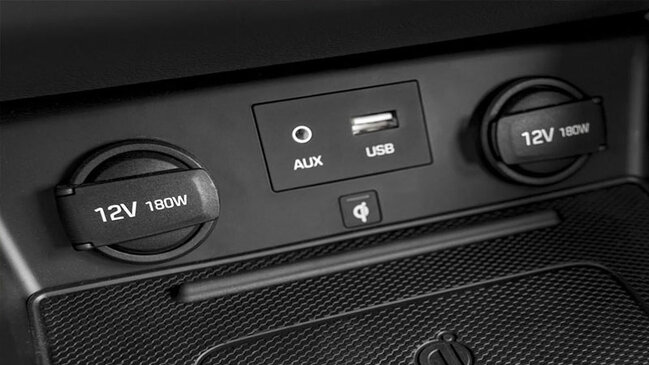 Müasir avtomobillərdə USB portları və risklər