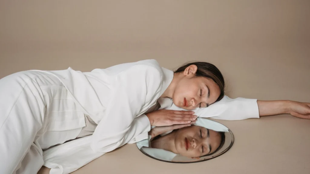 Yuxuda özünü görmək: Mənası nədir? – YUXUYOZMA